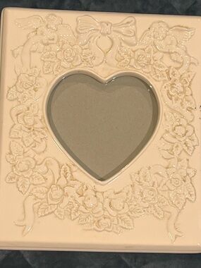 Vtg Ivory Photo Frame with Hesrt Shape Opening